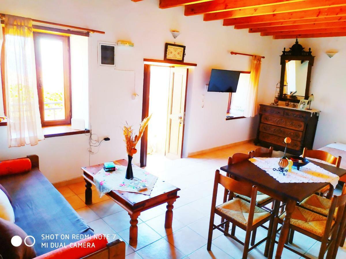 Villa Chrysodimi Chalki Town المظهر الخارجي الصورة